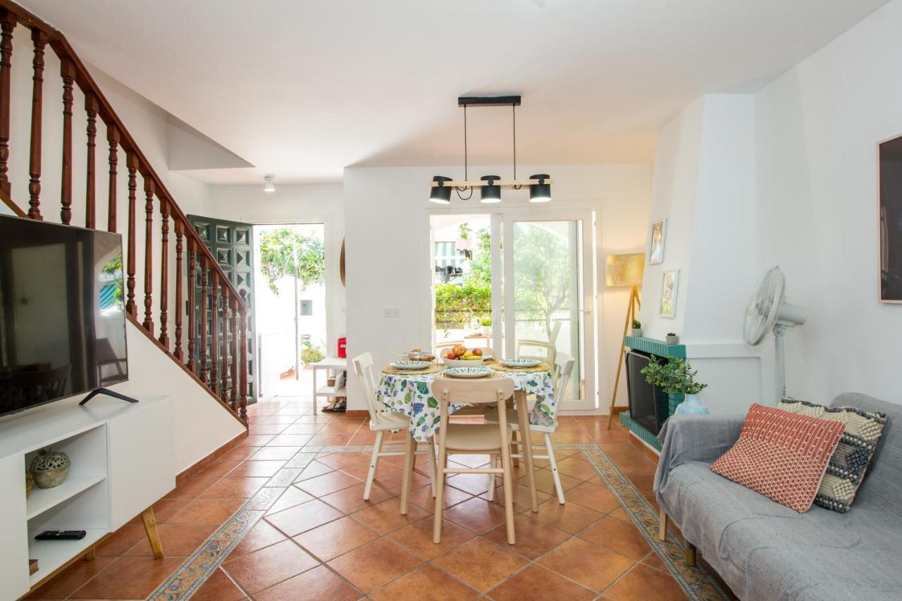 A Cozy And Elegant Townhouse Across The Beach Torre de Benagalbon Buitenkant foto