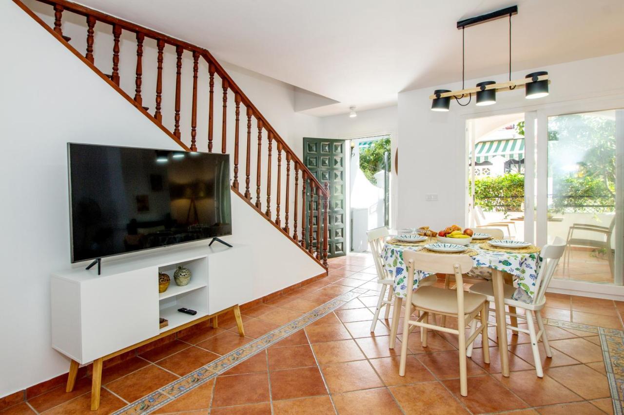 A Cozy And Elegant Townhouse Across The Beach Torre de Benagalbon Buitenkant foto